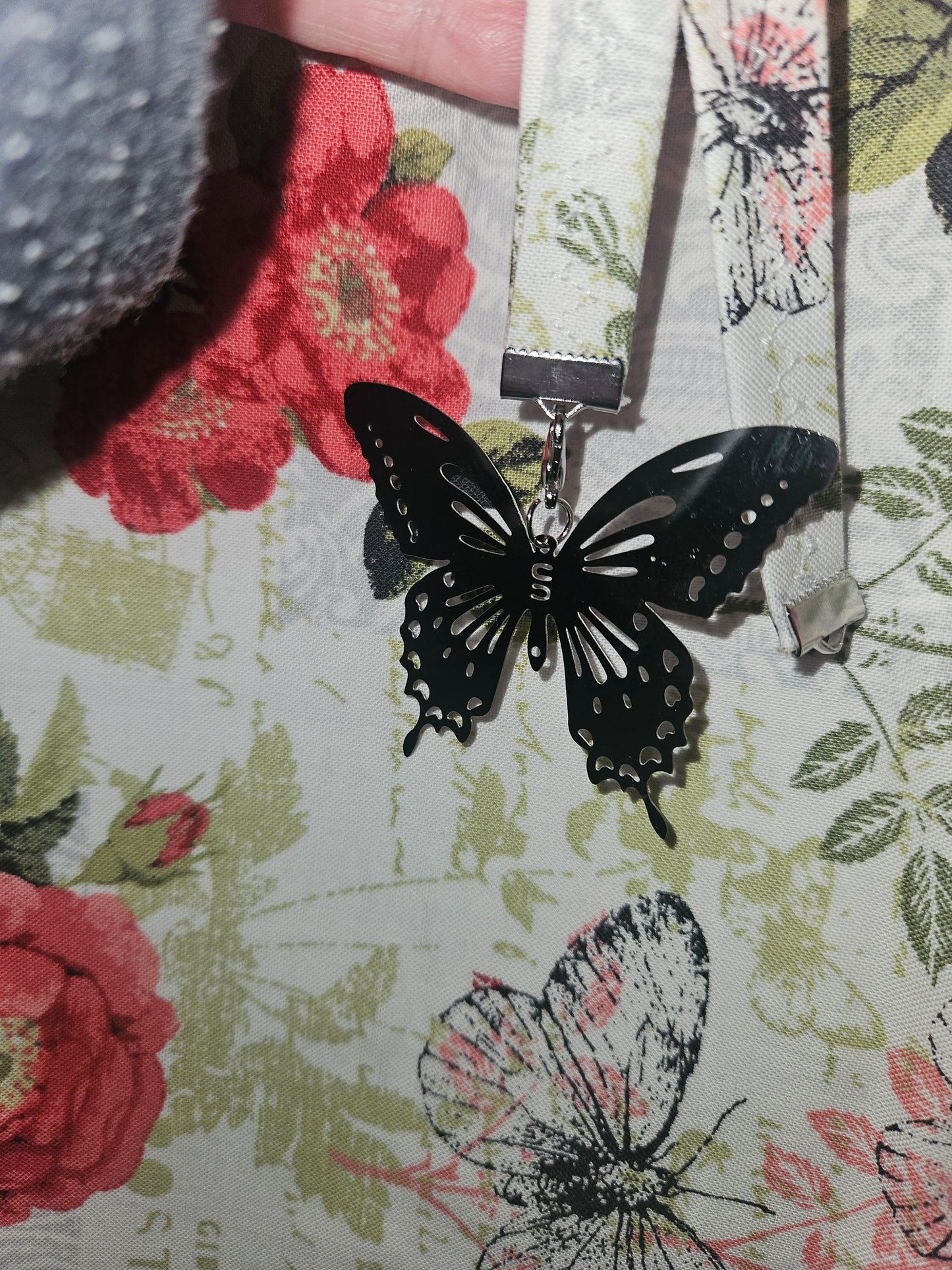TOTE BAG, Red flowers w/butterflies with Red & White Polka Dot Lining and Straps