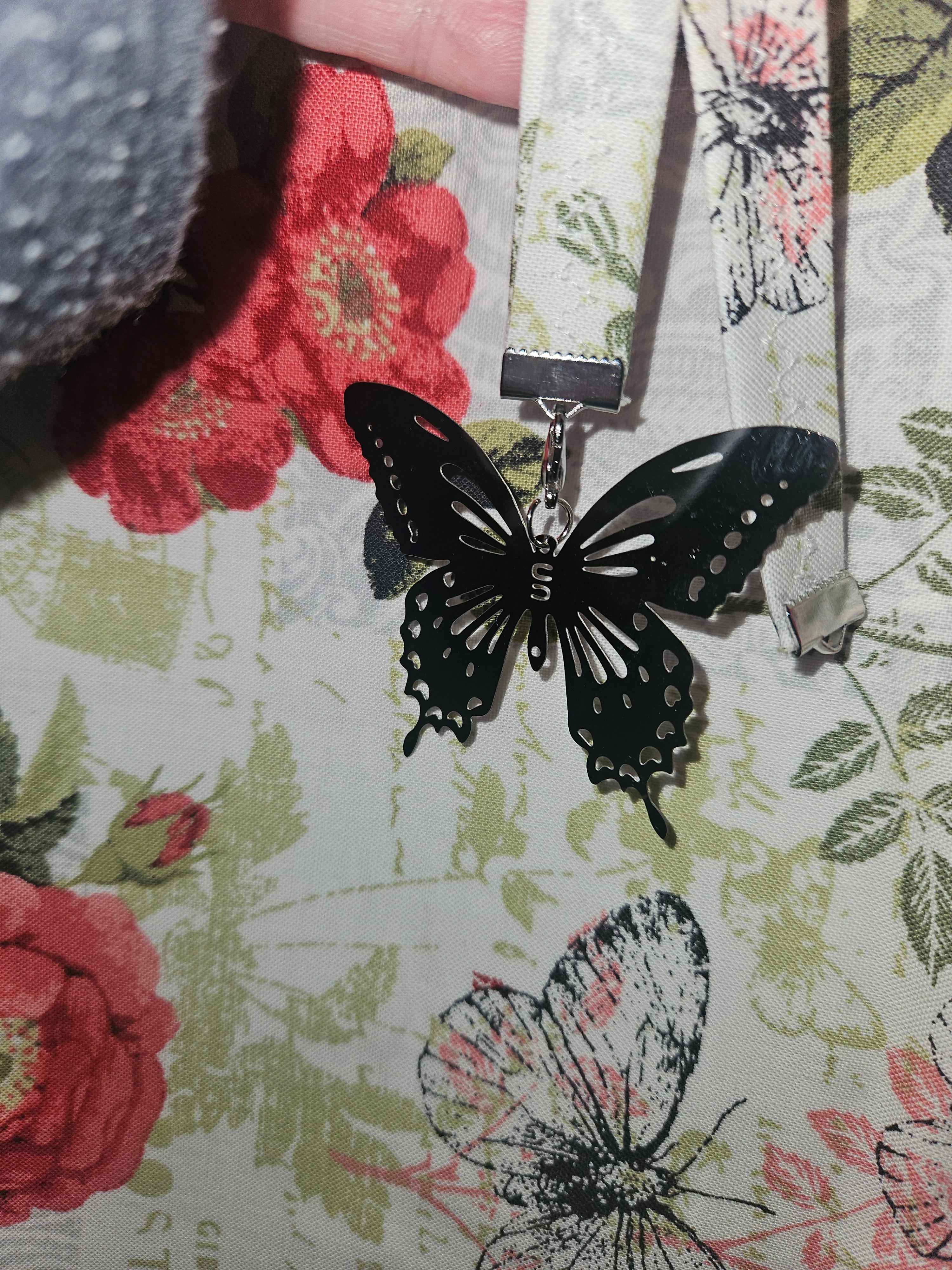TOTE BAG, Red flowers w/butterflies with Red & White Polka Dot Lining and Straps