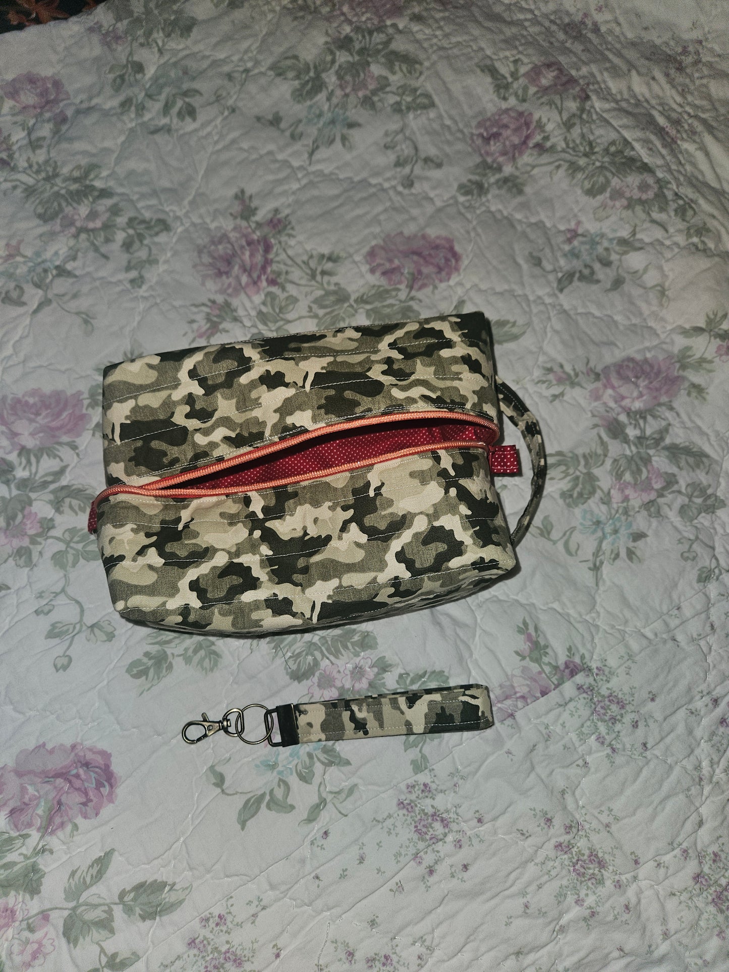 TOTE BAG, Camo with Red and white polka dots